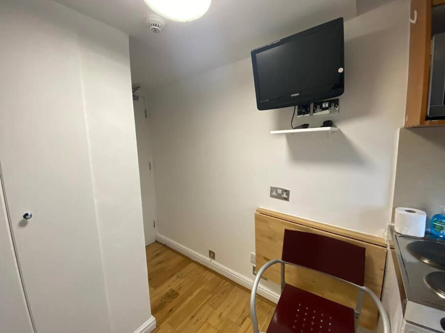 F14- Single Studio Shared Shower/Toilet Near Paddington 런던 외부 사진
